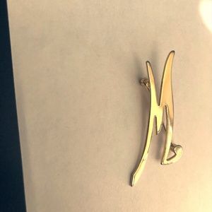 Vintage M brooch gold tone